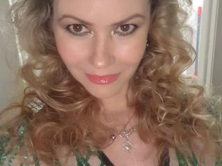 Watch EvaNeon live on cam on XLoveCam