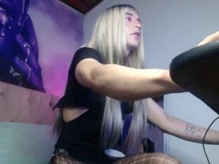 AlishaaNixe live cam model at XLoveCam