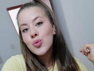 DulceMia69 live cam model at XLoveCam