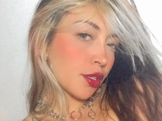 Watch SweetAlise live on cam on XLoveCam