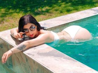 AnntonellaWatson live cam model at XLoveCam