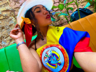 SophieSonyas Blowjob XXX Cams - Photo 17/21