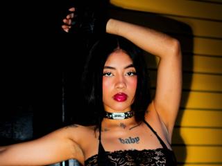 Watch AvaRouge live on cam on XLoveCam