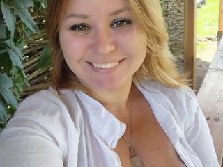 PeachyTease-hot live cam model at XLoveCam
