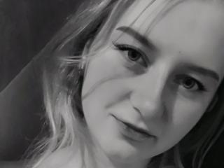 LolaMinnie live cam model at XLoveCam