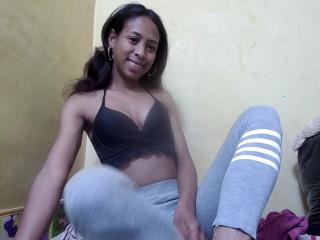 Watch SexyValie live on cam on XLoveCam