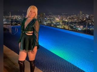 ZaniaZerapine69 live cam model at XLoveCam