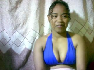 Ilynah live cam model at XLoveCam