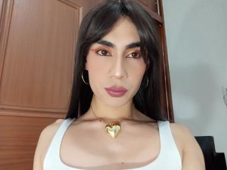 Watch NiaaHills live on cam on XLoveCam