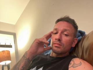 JoyfullJ live cam model at XLoveCam