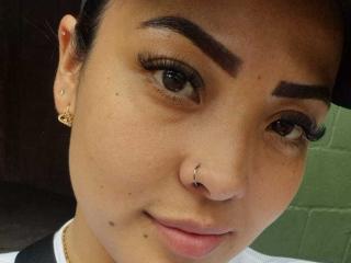 Watch MoniReal live on cam on XLoveCam
