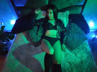 ShairaBrunette Blowjob XXX Cams - Photo 8/17