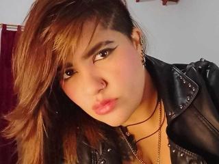 Watch ZussanGravereign live on cam on XLoveCam