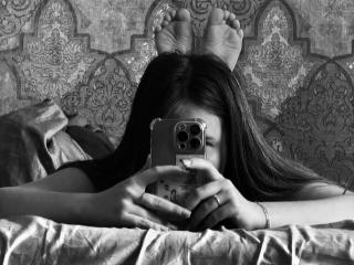 Watch ElisaHotlis live on cam on XLoveCam