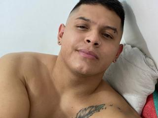 MaximusStell live cam model at XLoveCam