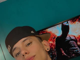 HardinBat live cam model at XLoveCam