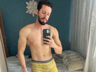 Watch DiguInho69 live on cam on XLoveCam