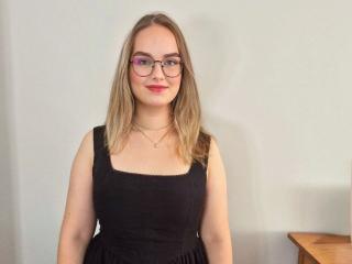 AliceFetish-hot live cam model at XLoveCam