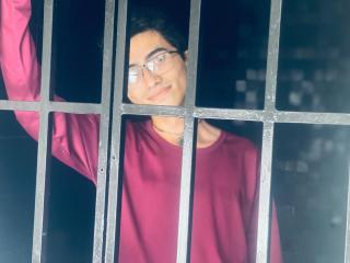 Watch AnryuOswald live on cam on XLoveCam