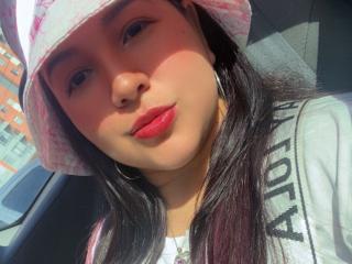 SharaBeauty Blowjob XXX Cams - Photo 10/12