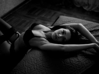 LolaBlaze-hot live cam model at XLoveCam