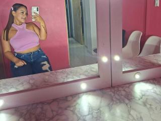 HottieNeedsFun Image Gallery