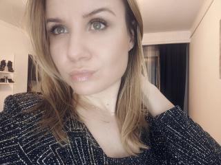 HeartlessQueenn live cam model at XLoveCam