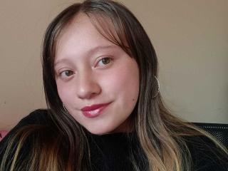 Watch LilouMoretti live on cam on XLoveCam