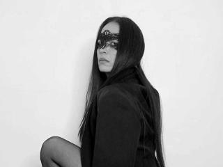 Watch Thalyna live on cam on XLoveCam