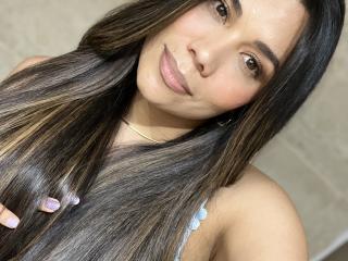 Sheyleeya live cam model at XLoveCam