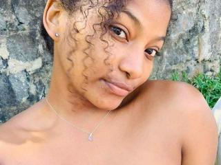 StaniaHot live cam model at XLoveCam