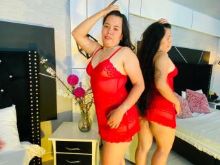 MelanyCrus live cam model at XLoveCam