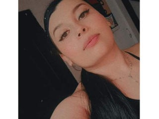 EmiliSimi live cam model at XLoveCam