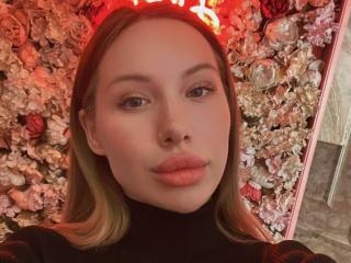 Watch BellaLuxix live on cam on XLoveCam