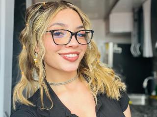 IvyCors live cam model at XLoveCam