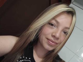 ScarlettAmelia Blowjob XXX Cams - Photo 10/17