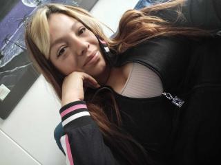 ScarlettAmelia Blowjob XXX Cams - Photo 9/17