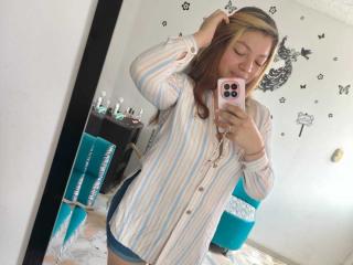 ScarlettAmelia Blowjob XXX Cams - Photo 7/17