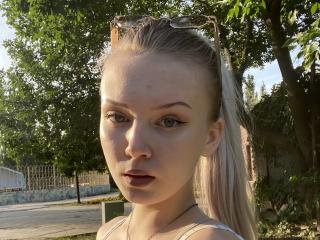Watch KaroasLove live on cam on XLoveCam