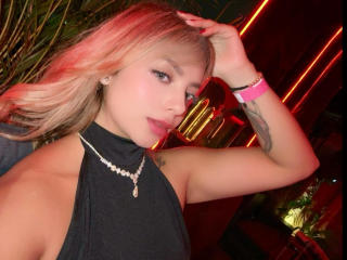 SofiaFoxx Blowjob XXX Cams - Photo 11/21
