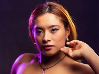 Watch BellaLumi live on cam on XLoveCam