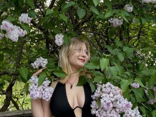 SerenadeAlice Blowjob XXX Cams - Photo 4/9