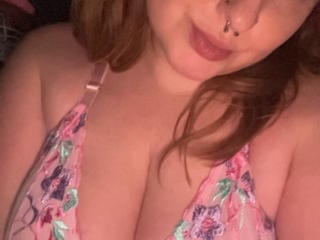 YourThickGingerGoddess live cam model at XLoveCam