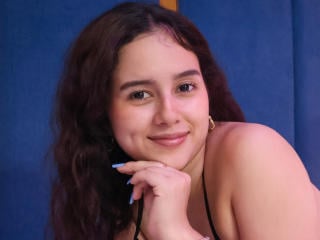 EmmieBellefort live cam model at XLoveCam