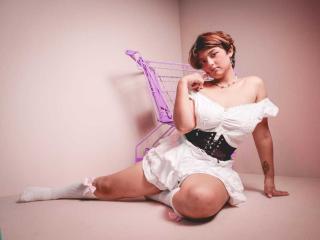 MisakiWong live cam model at XLoveCam