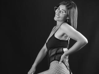 SharisWillian Blowjob XXX Cams - Photo 17/21