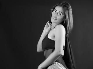 SharisWillian Blowjob XXX Cams - Photo 16/21