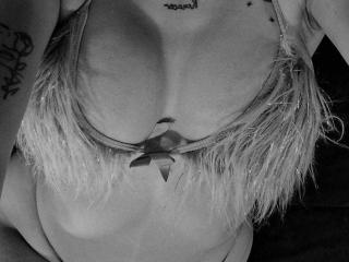 EmiliaCartersh Boobs Liveshow - Photo 17/21