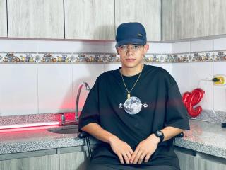 HotSlimMan live cam model at XLoveCam