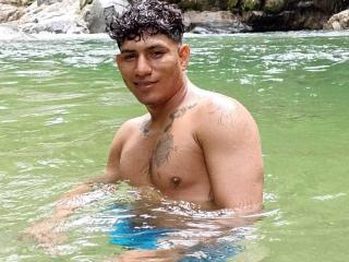 PeterJonies live cam model at XLoveCam